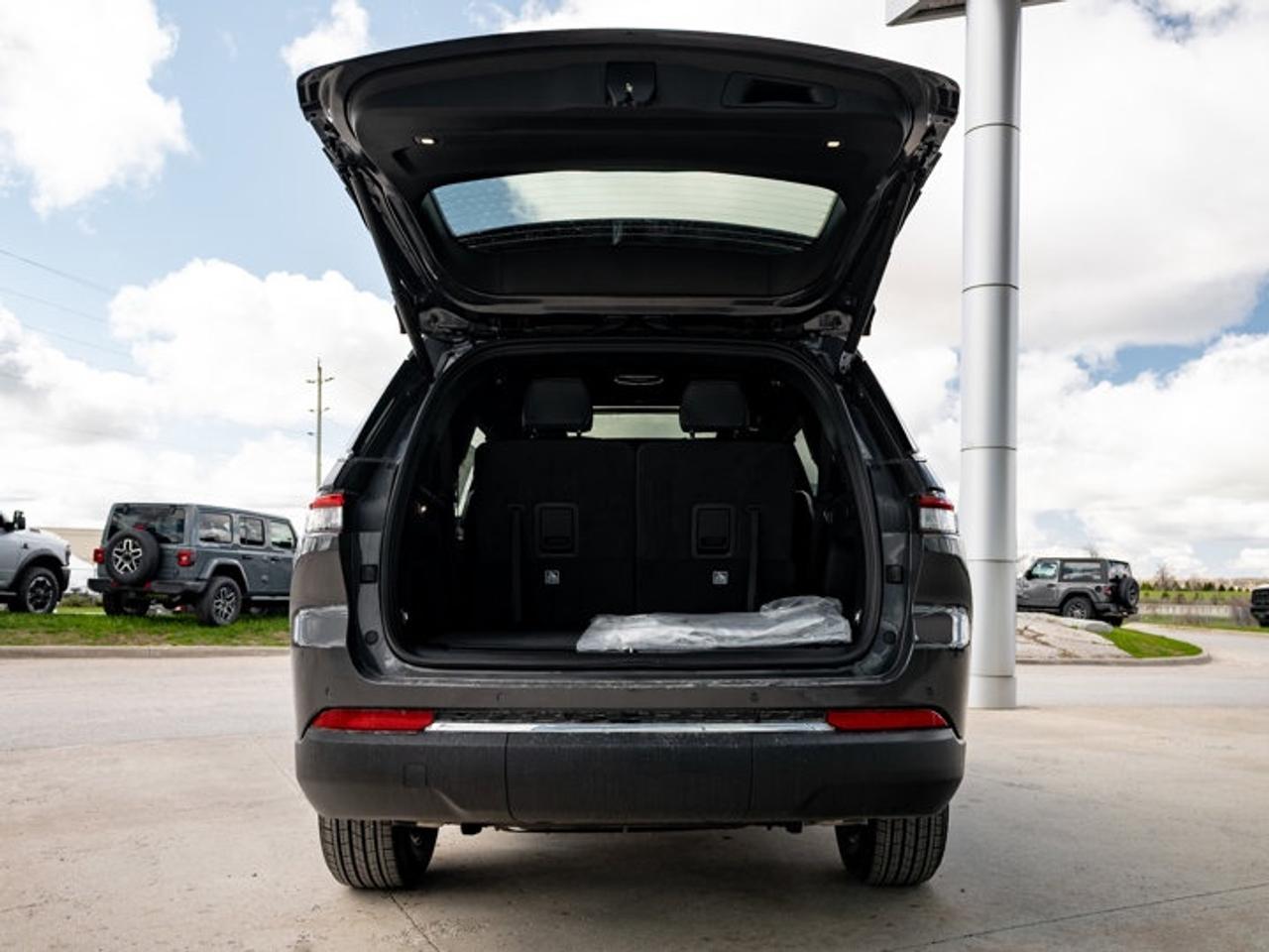 2025 Jeep Grand Cherokee L Limited Photo