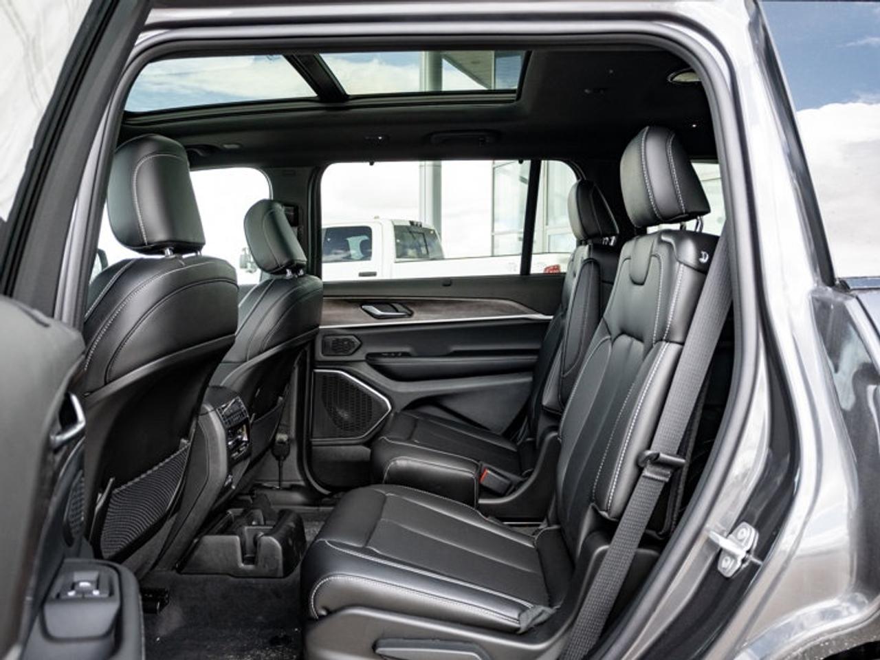 2025 Jeep Grand Cherokee L Limited Photo