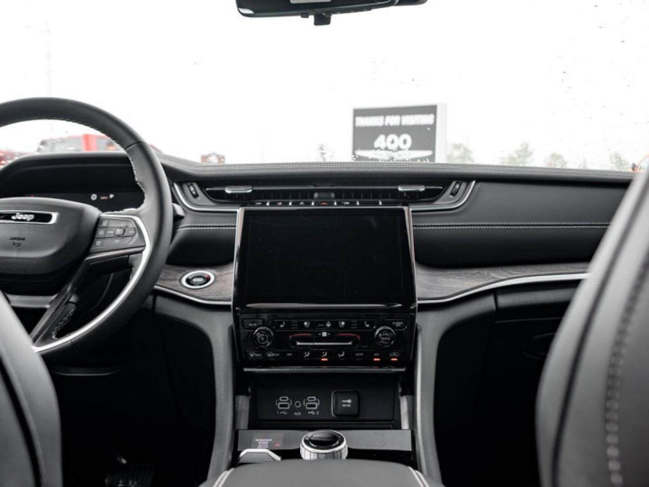 2025 Jeep Grand Cherokee Limited Photo2