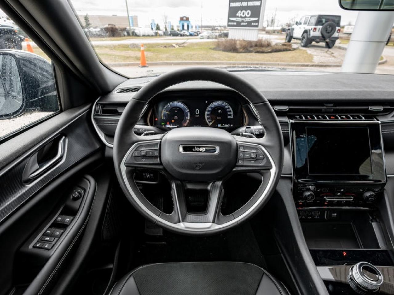 2025 Jeep Grand Cherokee Altitude Photo2