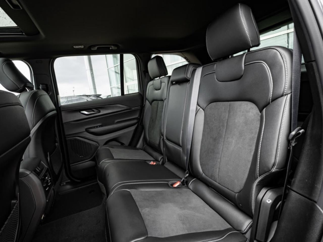 2025 Jeep Grand Cherokee Altitude Photo