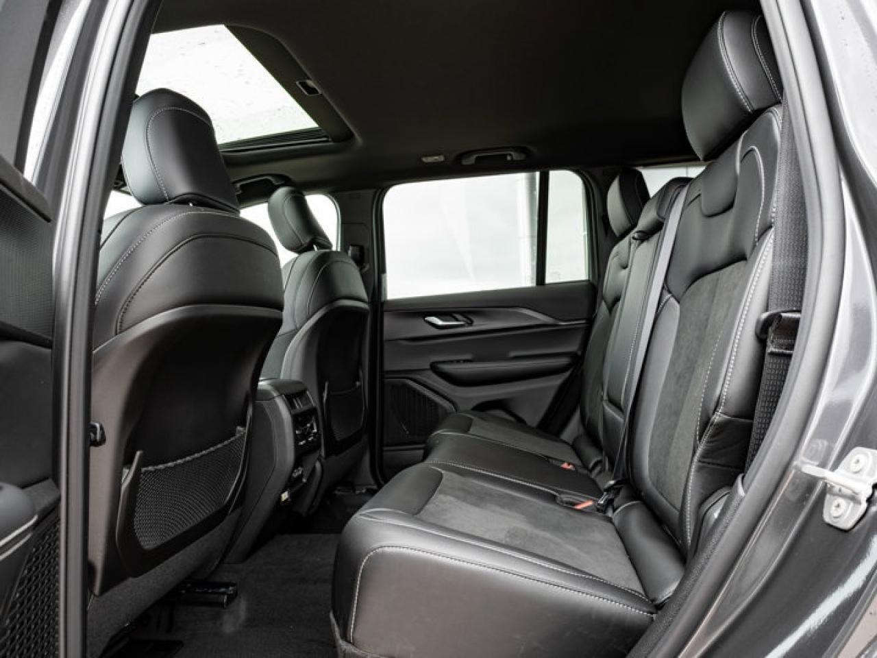 2025 Jeep Grand Cherokee Altitude Photo