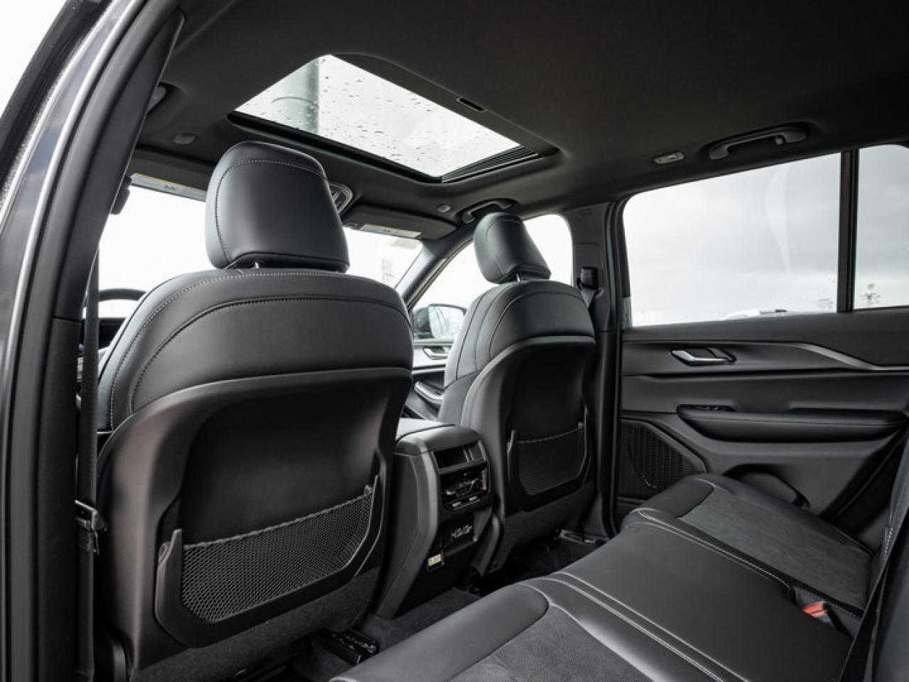 2025 Jeep Grand Cherokee Altitude Photo