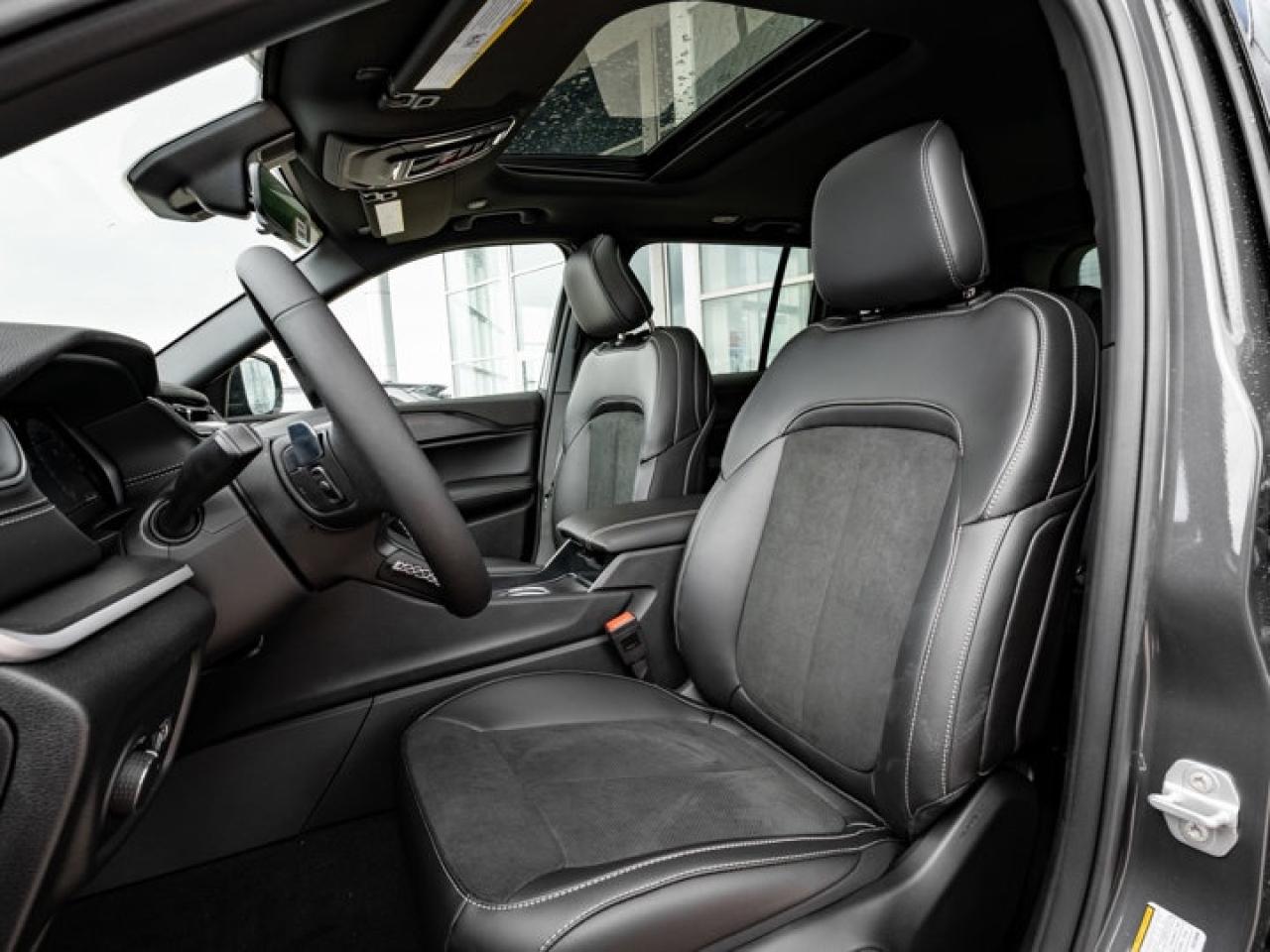 2025 Jeep Grand Cherokee Altitude Photo