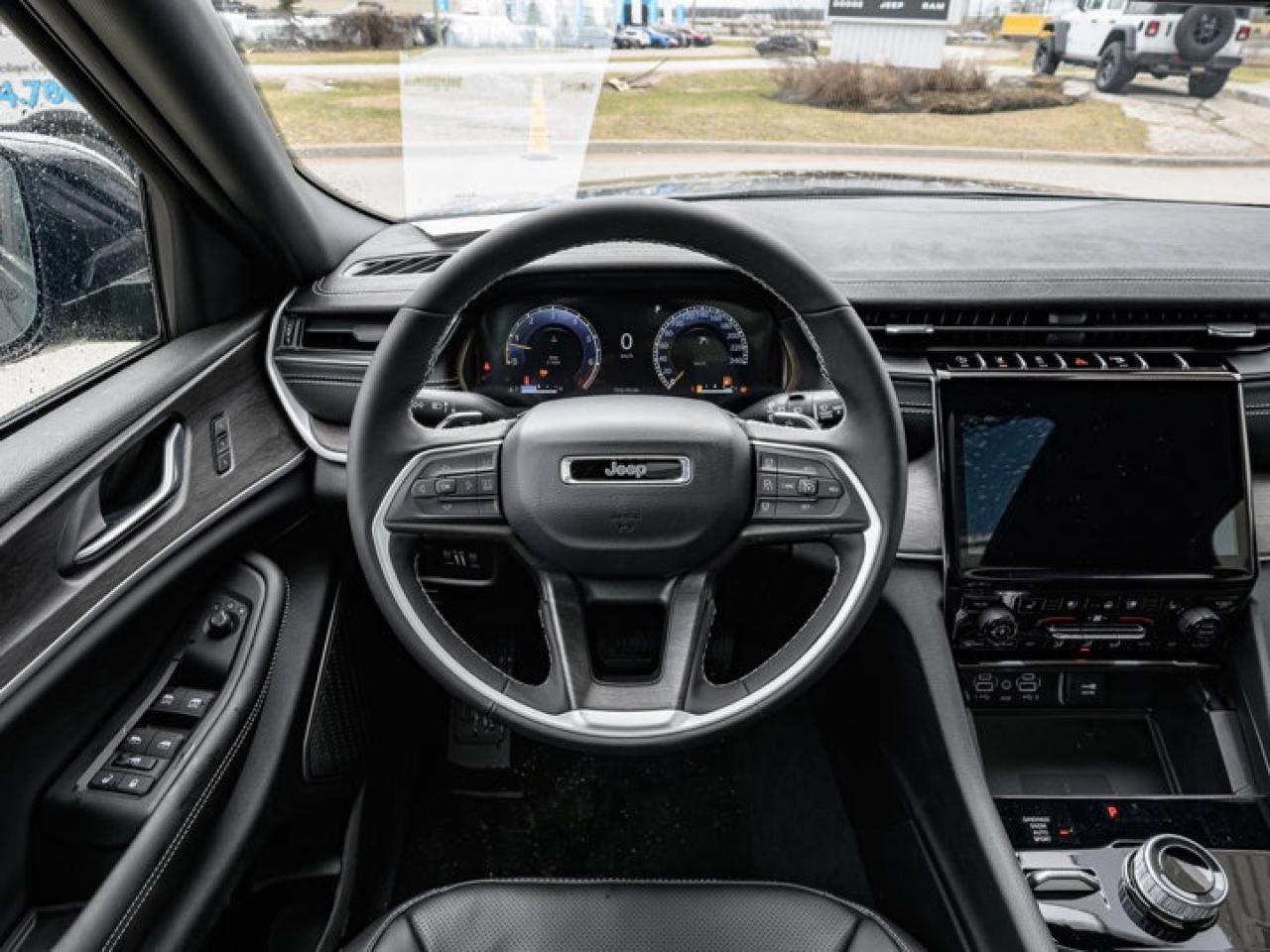 2025 Jeep Grand Cherokee Limited Photo2