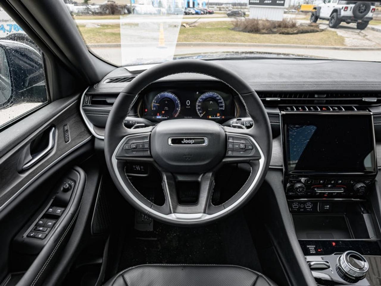 2025 Jeep Grand Cherokee Limited Photo2