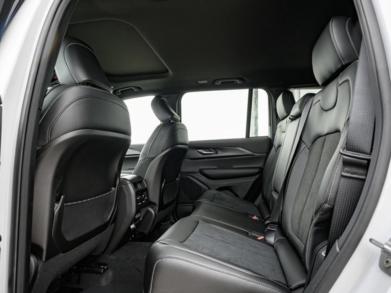 2025 Jeep Grand Cherokee Altitude Photo