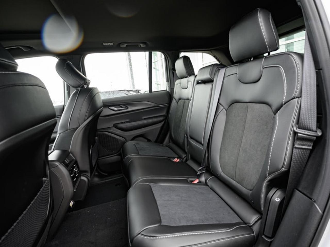 2025 Jeep Grand Cherokee Altitude Photo