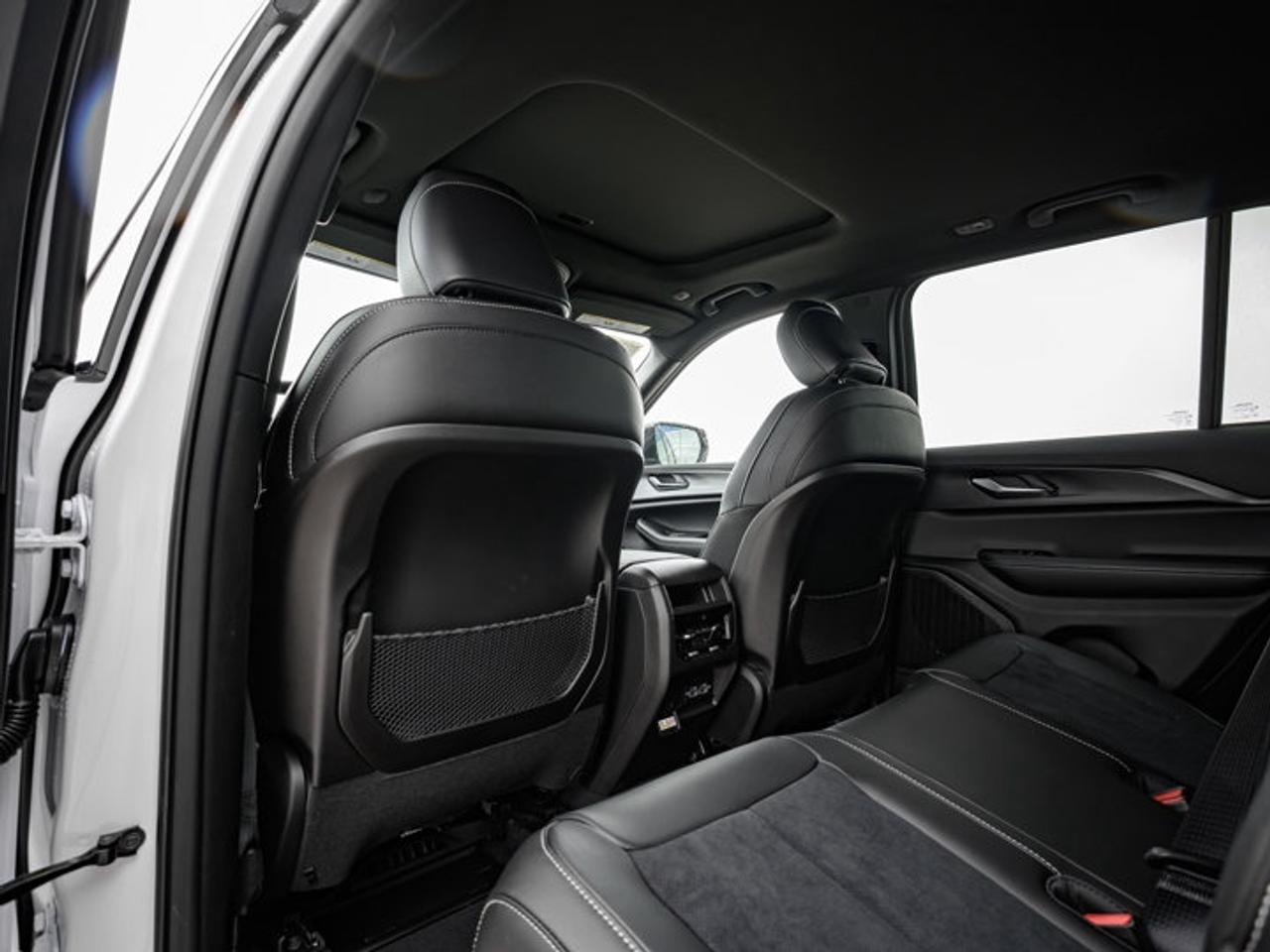 2025 Jeep Grand Cherokee Altitude Photo