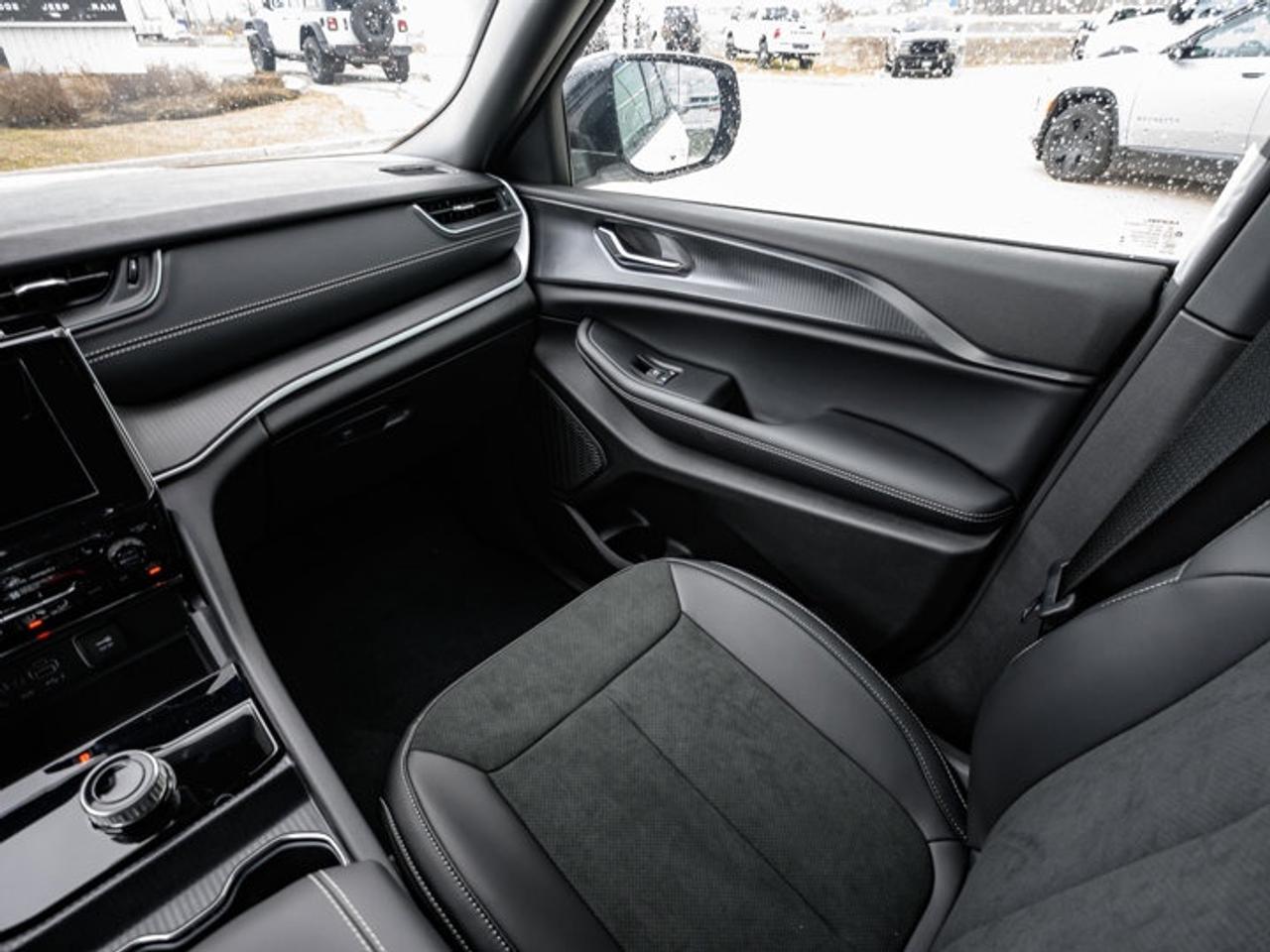 2025 Jeep Grand Cherokee Altitude Photo