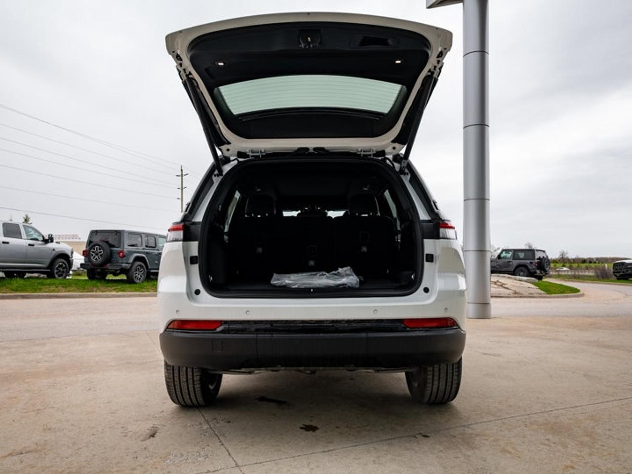 2025 Jeep Grand Cherokee Limited Photo