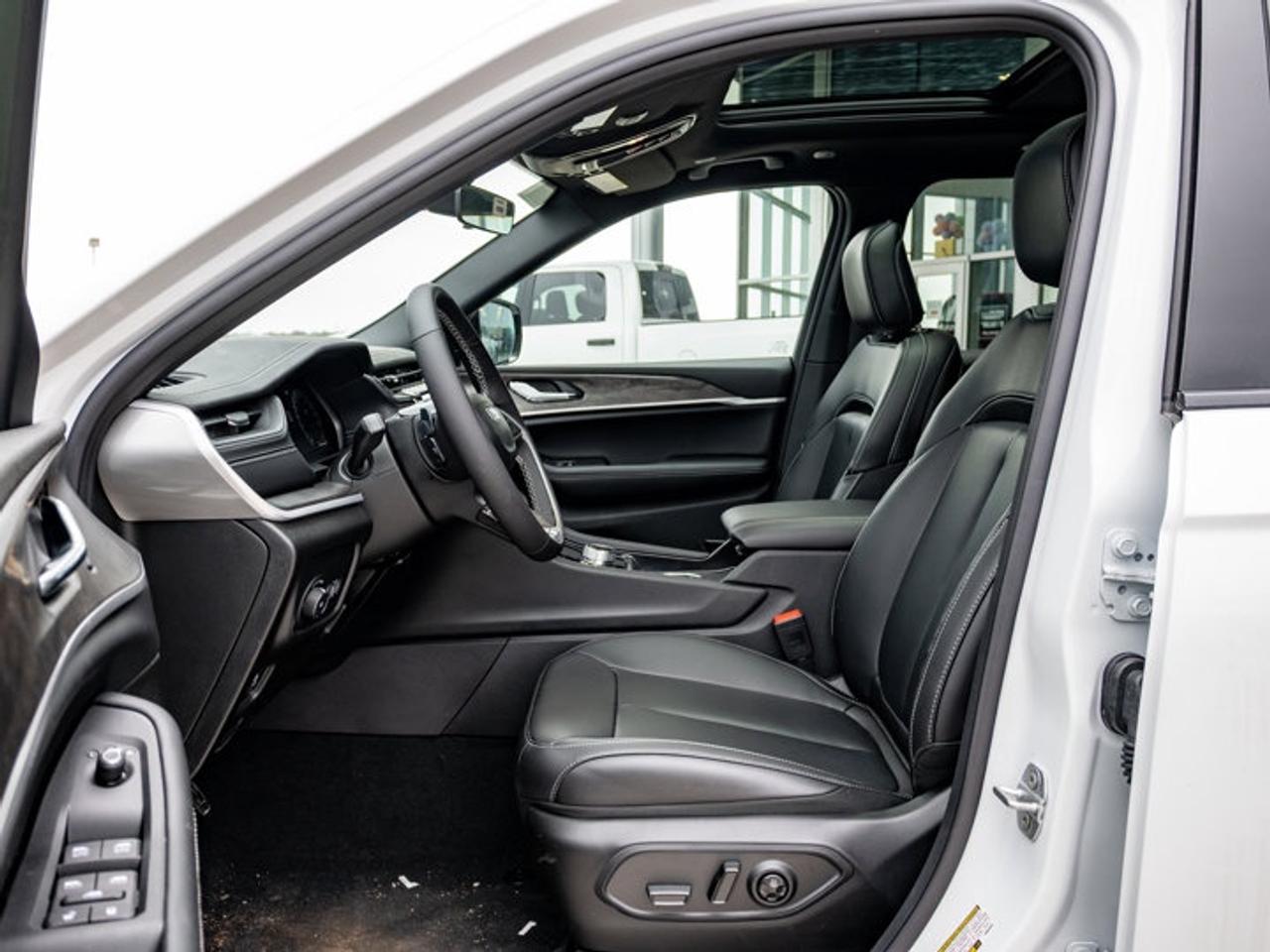 2025 Jeep Grand Cherokee Limited Photo
