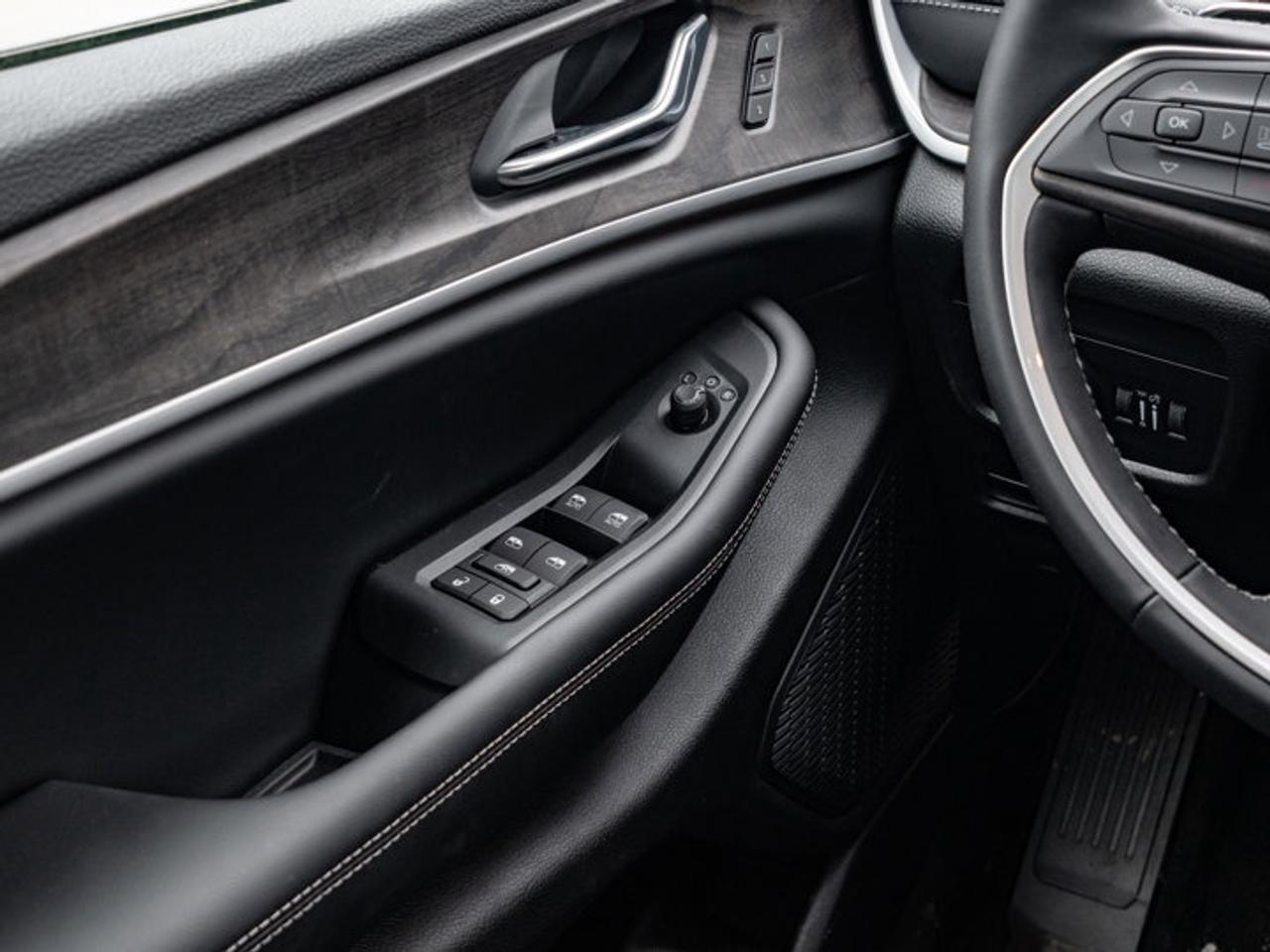 2025 Jeep Grand Cherokee Limited Photo