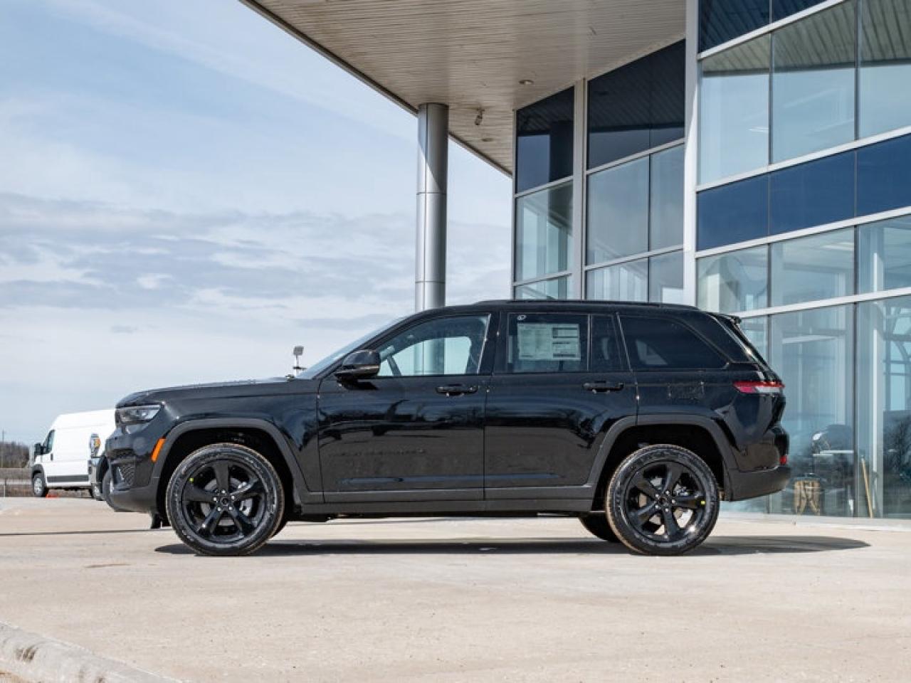 2025 Jeep Grand Cherokee Altitude Photo4