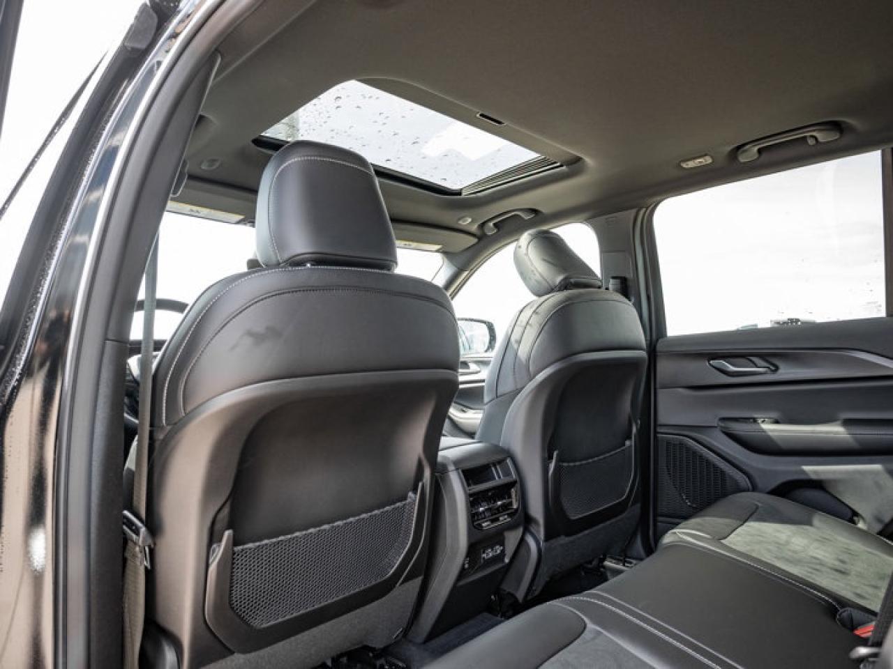 2025 Jeep Grand Cherokee Altitude Photo