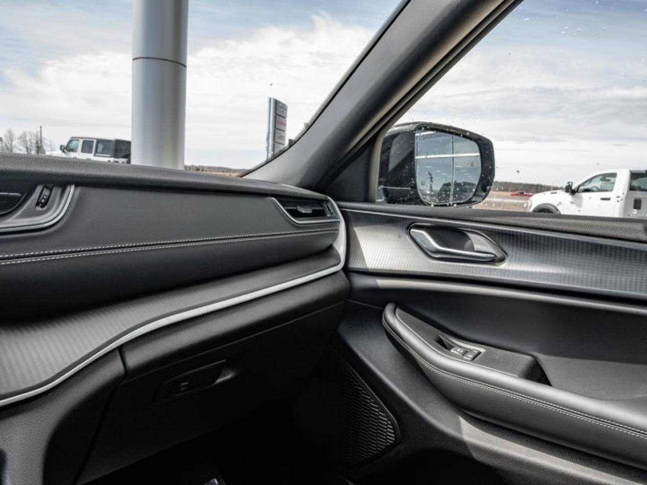 2025 Jeep Grand Cherokee Altitude Photo