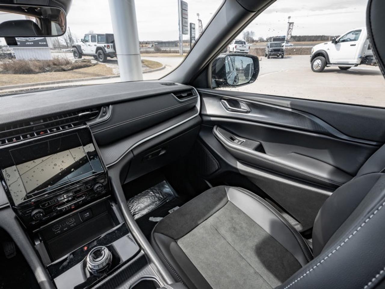 2025 Jeep Grand Cherokee Altitude Photo