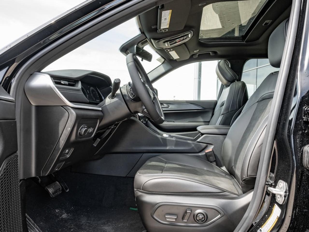 2025 Jeep Grand Cherokee Altitude Photo