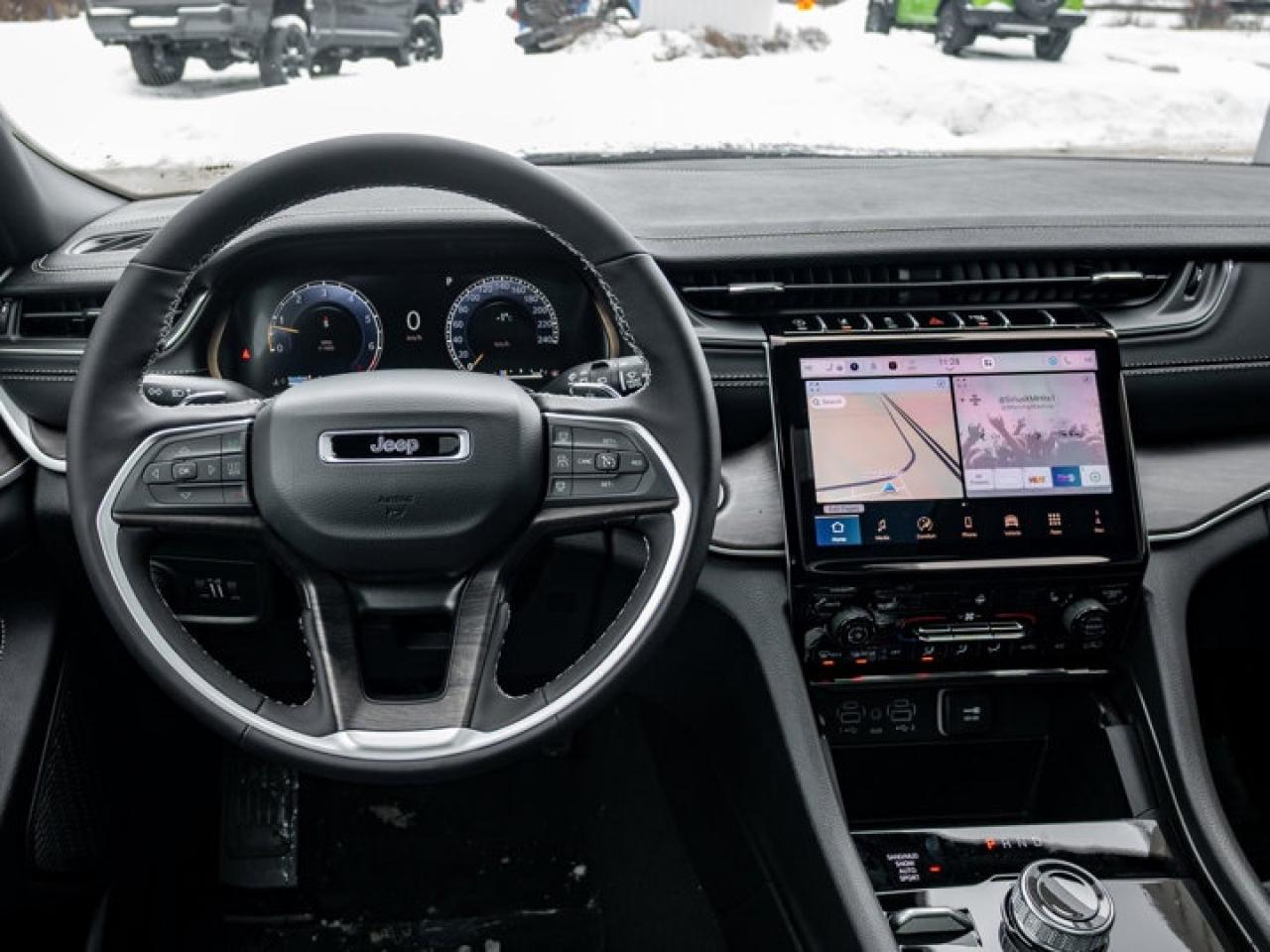 2025 Jeep Grand Cherokee Limited Photo2