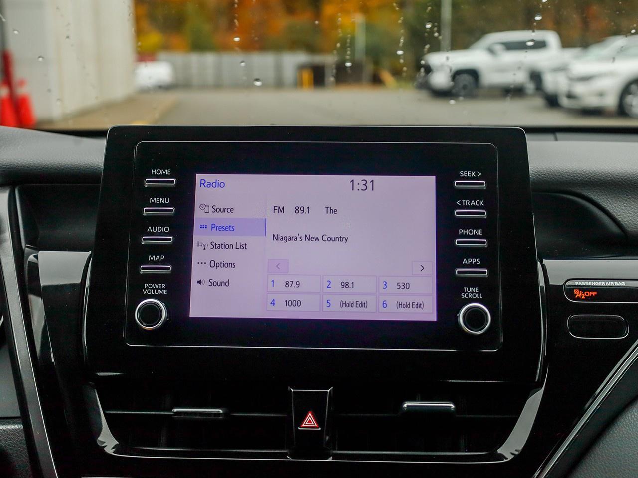 2024 Toyota Camry SE Photo