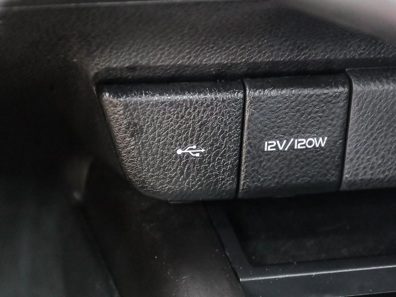 2024 Toyota Camry SE Photo