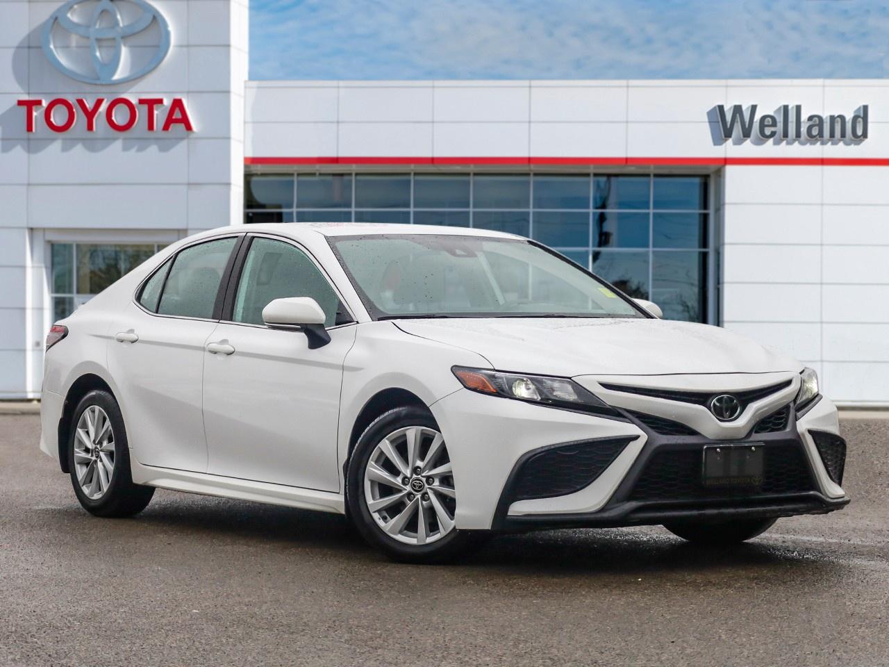 2024 Toyota Camry SE Photo0