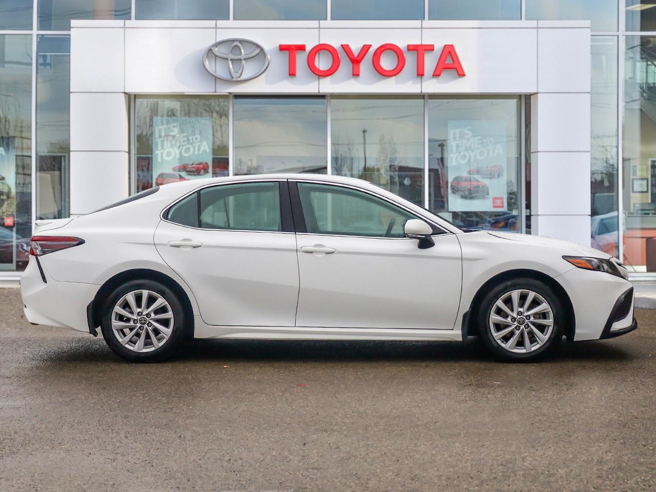 2024 Toyota Camry SE Photo