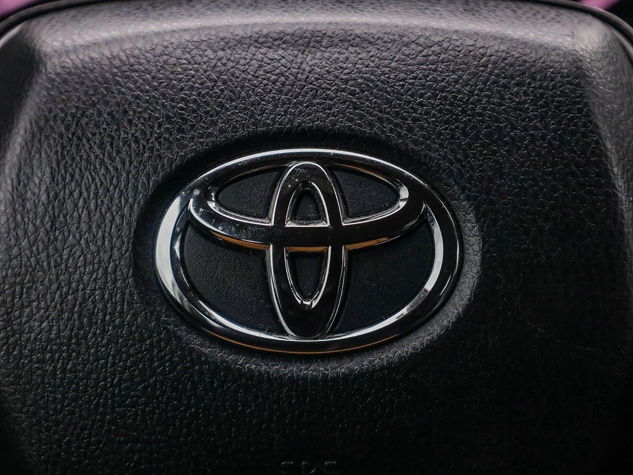 2024 Toyota Camry SE Photo