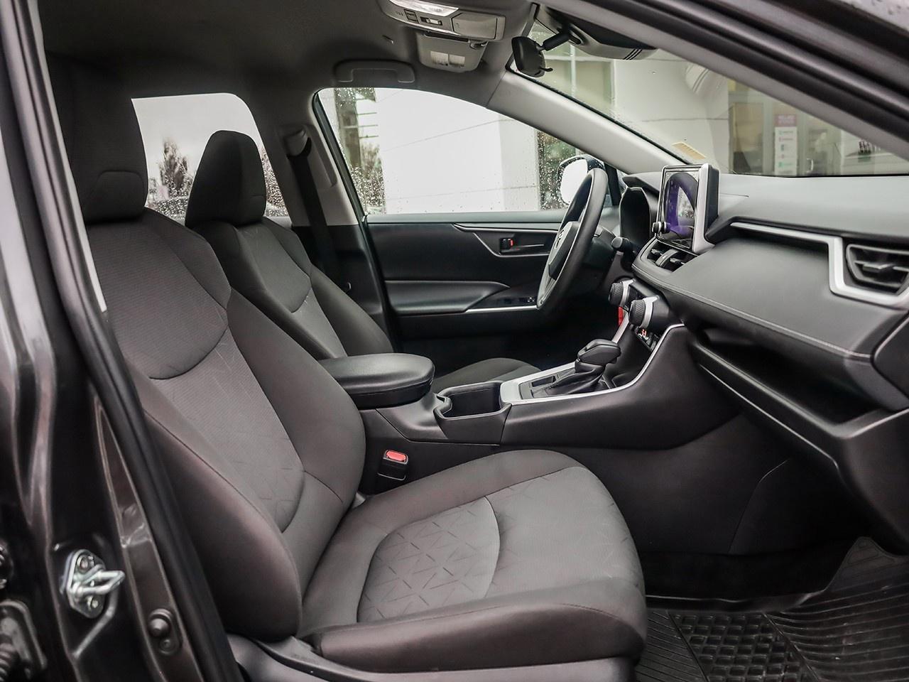 2024 Toyota RAV4 LE Photo