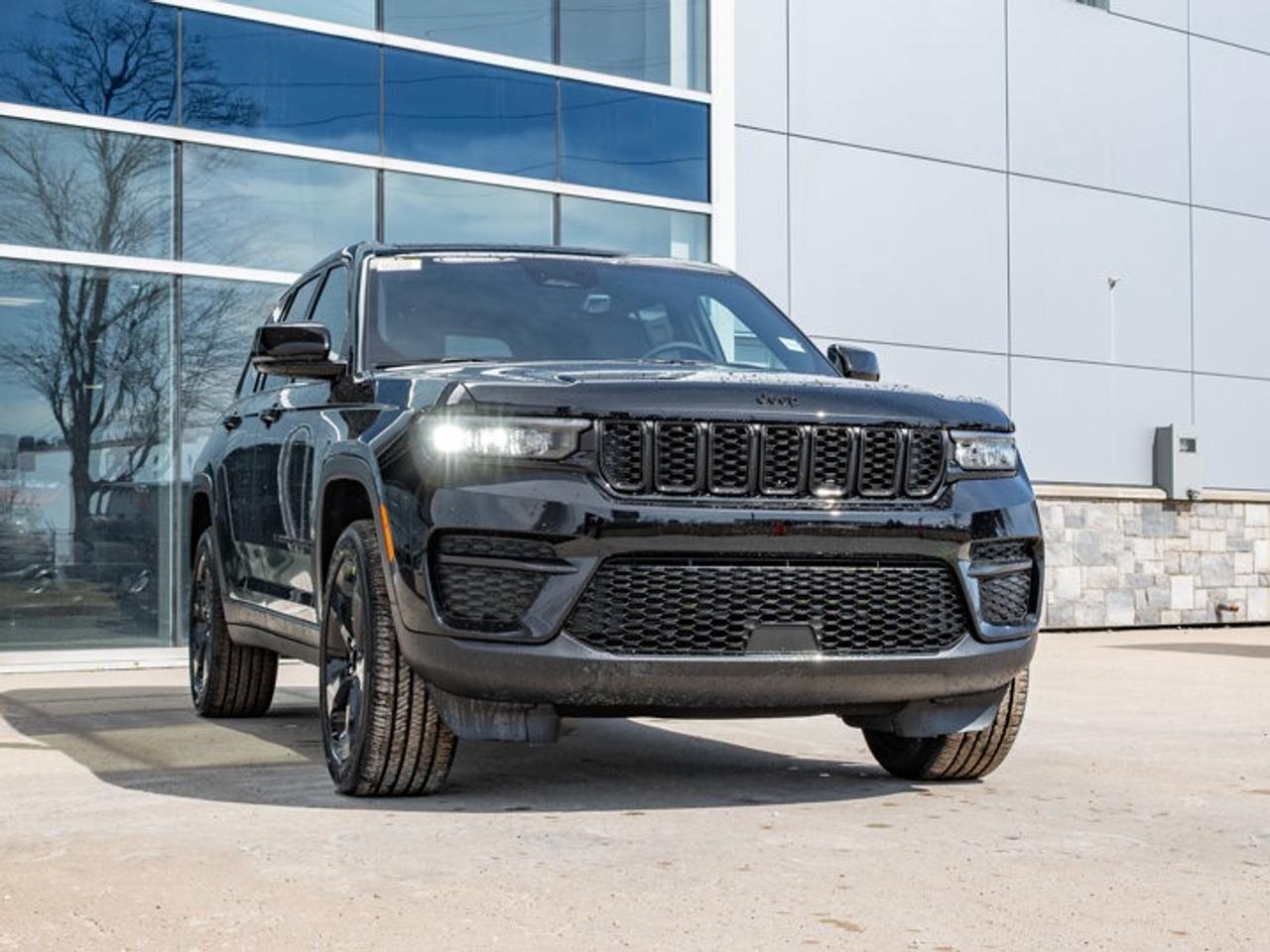 2025 Jeep Grand Cherokee Altitude Photo
