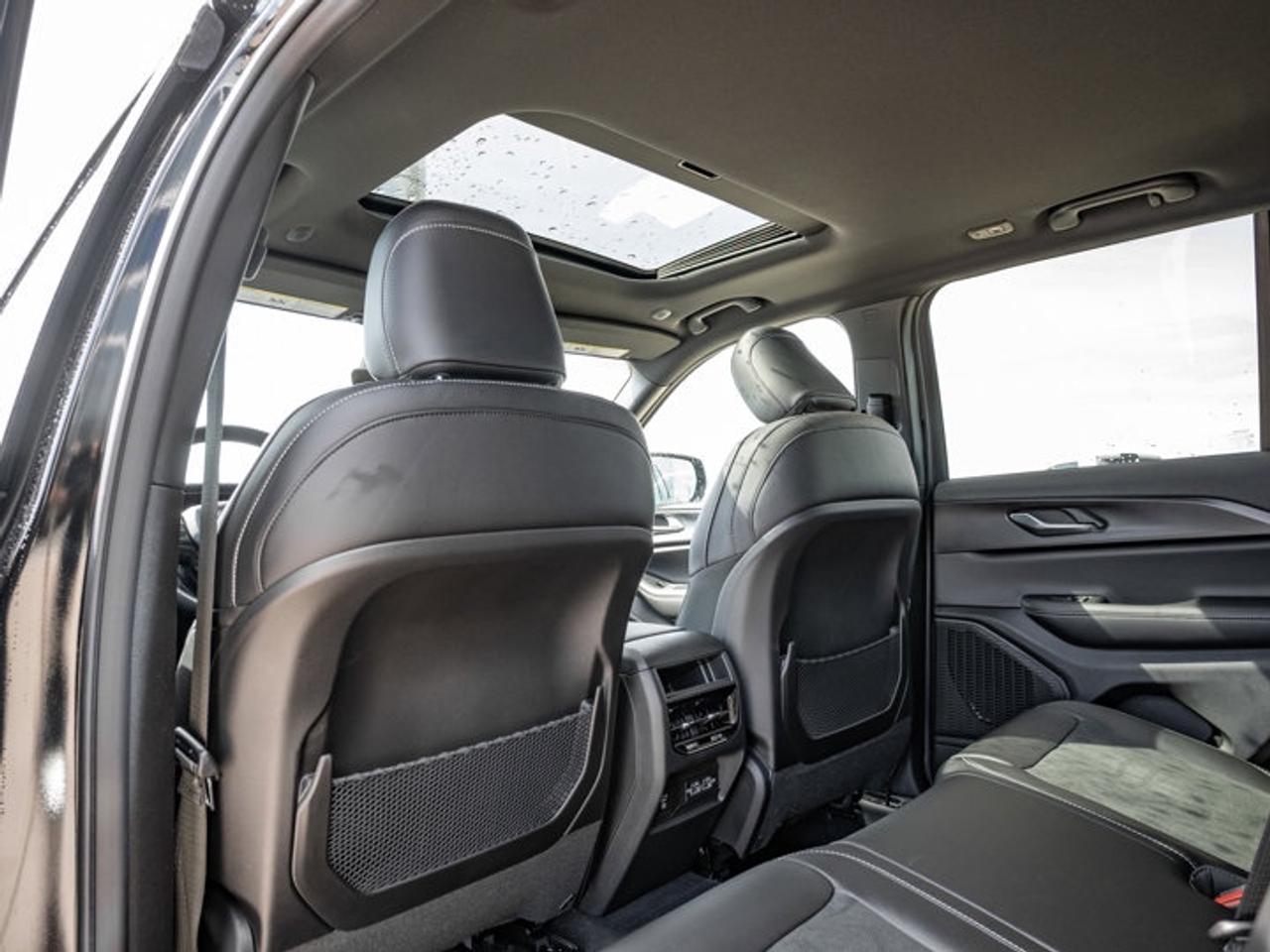 2025 Jeep Grand Cherokee Altitude Photo