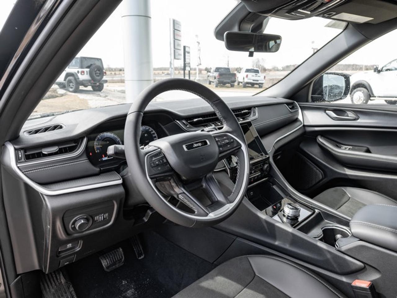 2025 Jeep Grand Cherokee Altitude Photo