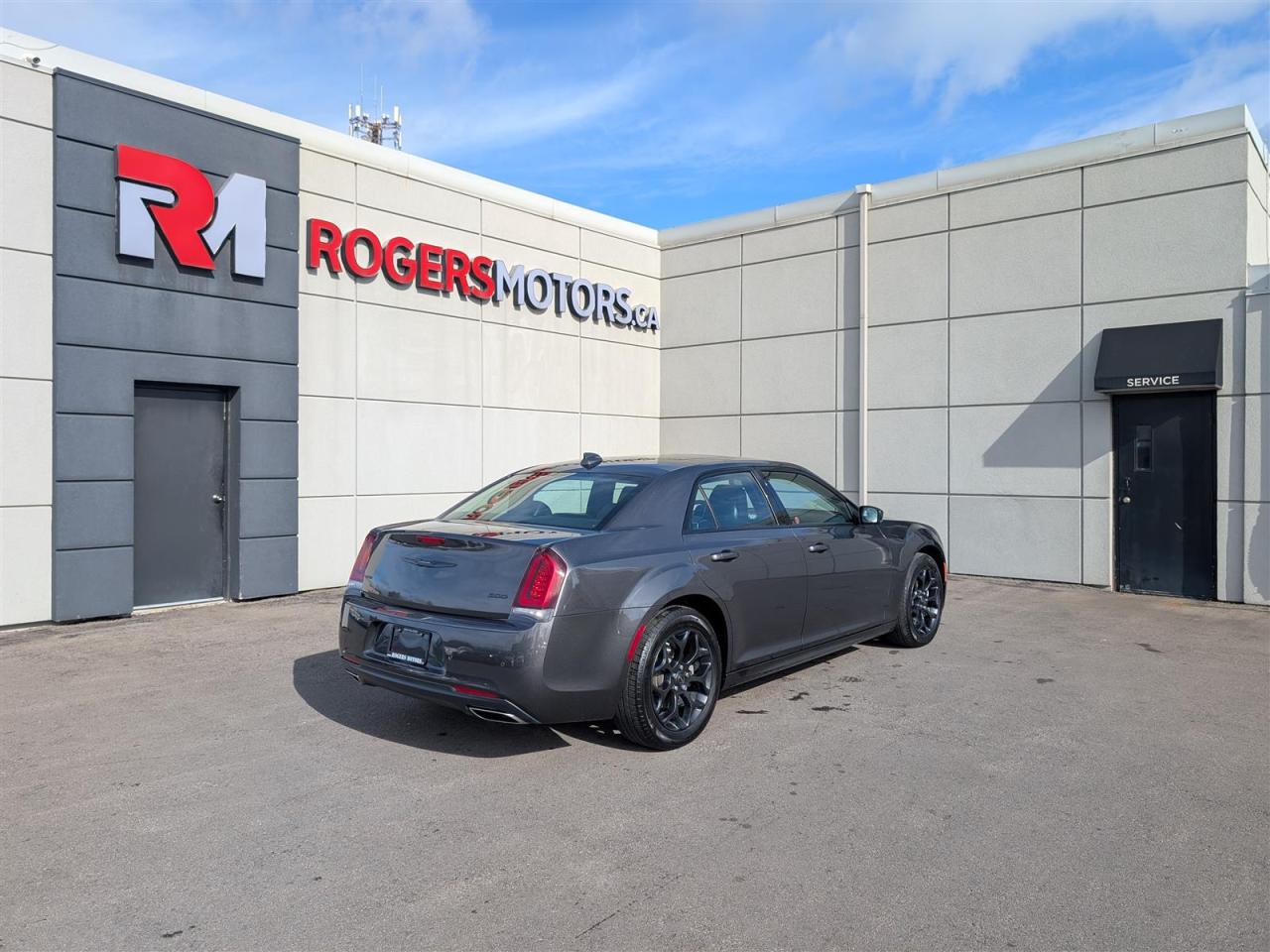 2023 Chrysler 300 TOURING AWD - NAVI - PANO ROOF - LEATHER - TECH FEATS Photo