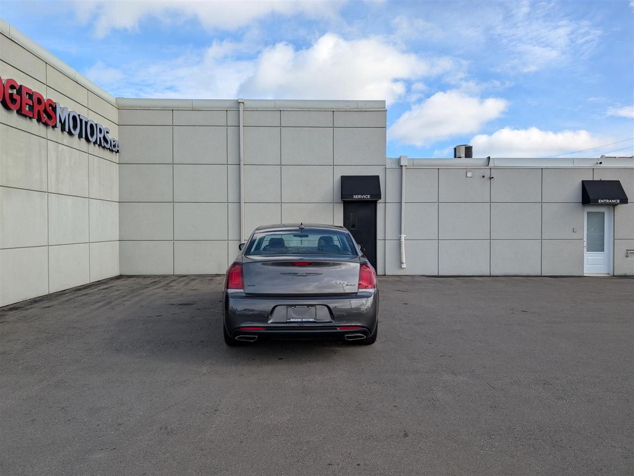 2023 Chrysler 300 TOURING AWD - NAVI - PANO ROOF - LEATHER - TECH FEATS