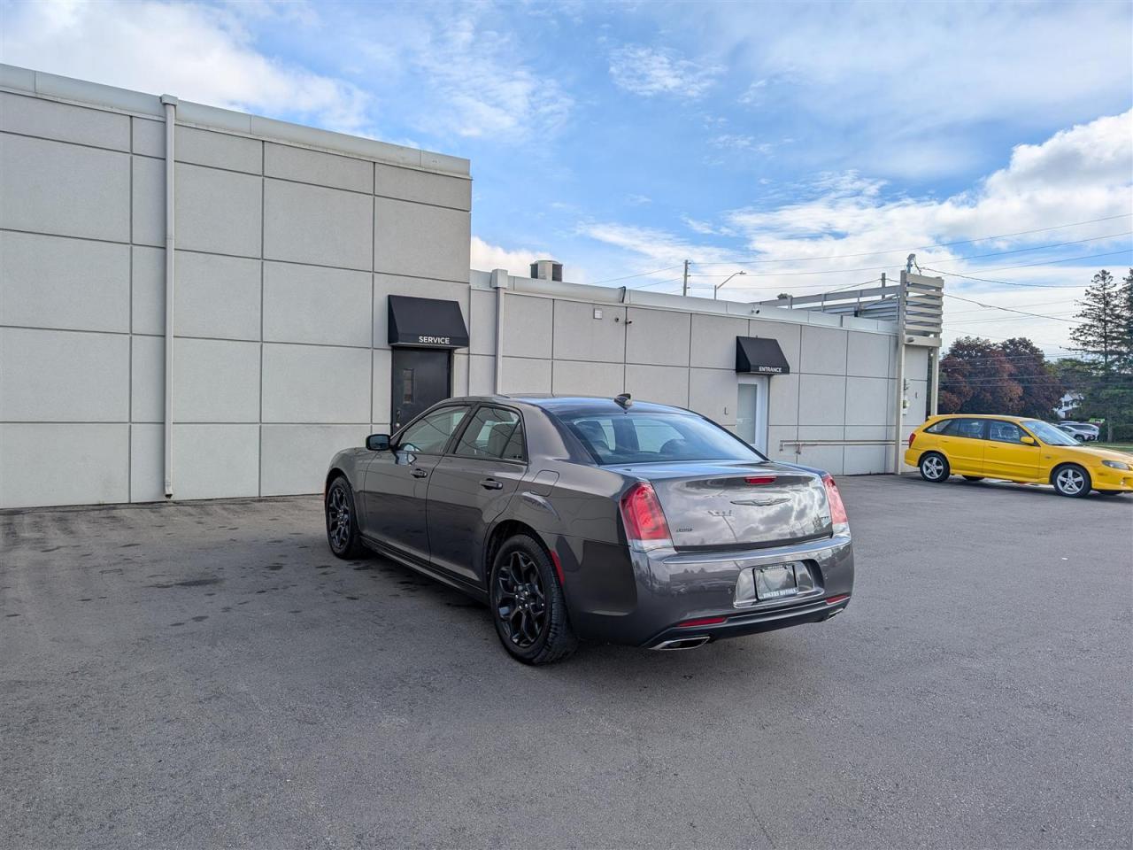 2023 Chrysler 300 TOURING AWD - NAVI - PANO ROOF - LEATHER - TECH FEATS