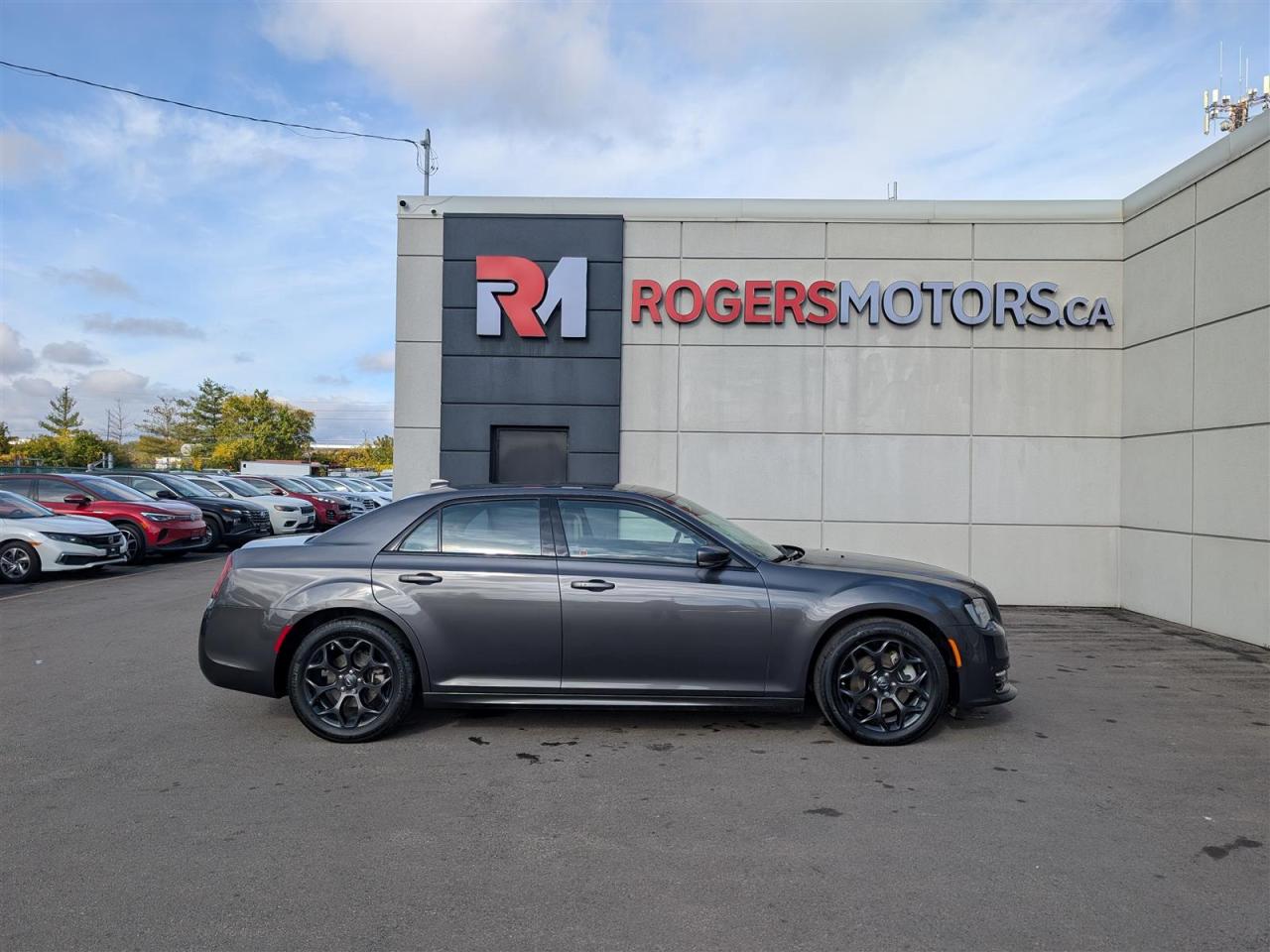 2023 Chrysler 300 TOURING AWD - NAVI - PANO ROOF - LEATHER - TECH FEATS Photo