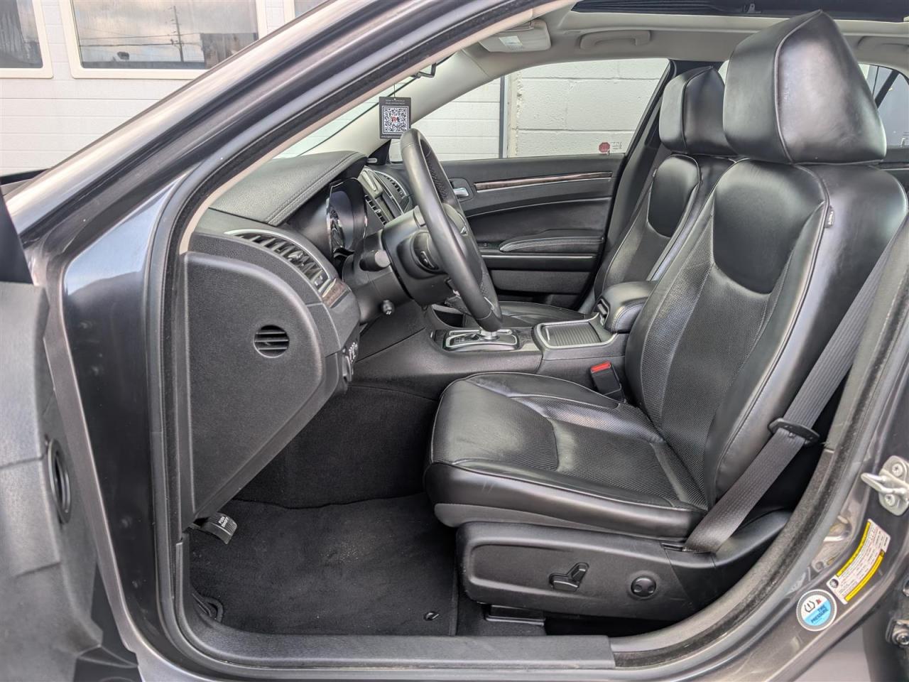 2023 Chrysler 300 TOURING AWD - NAVI - PANO ROOF - LEATHER - TECH FEATS