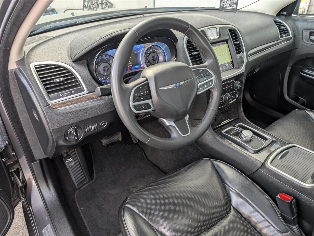 2023 Chrysler 300 TOURING AWD - NAVI - PANO ROOF - LEATHER - TECH FEATS