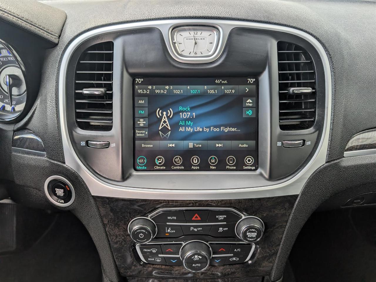 2023 Chrysler 300 TOURING AWD - NAVI - PANO ROOF - LEATHER - TECH FEATS