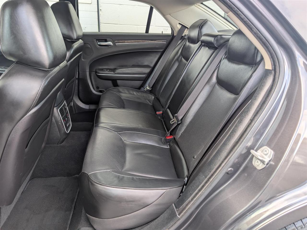 2023 Chrysler 300 TOURING AWD - NAVI - PANO ROOF - LEATHER - TECH FEATS