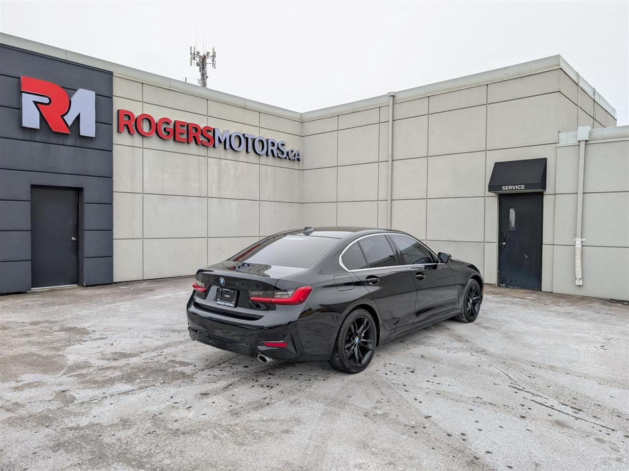 2020 BMW 330i XDRIVE - NAVI - SUNROOF - TECH FEATS