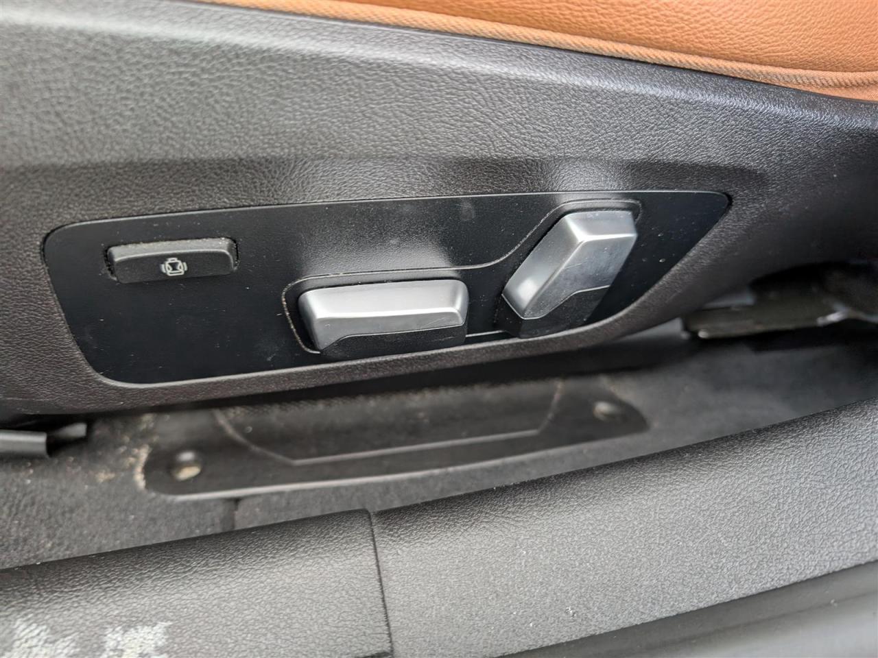 2020 BMW 330i XDRIVE - NAVI - SUNROOF - TECH FEATS Photo