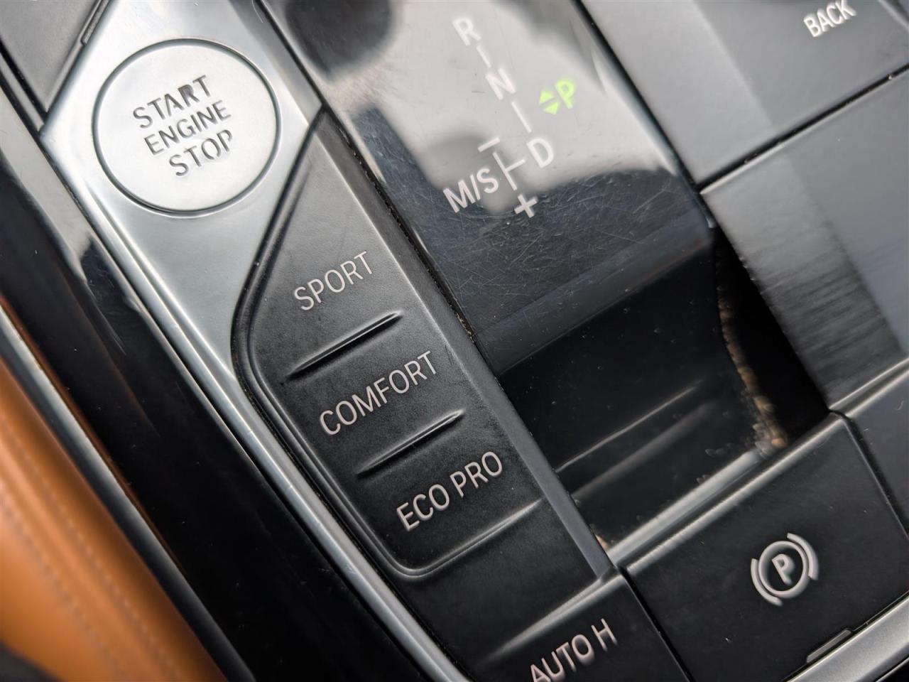 2020 BMW 330i XDRIVE - NAVI - SUNROOF - TECH FEATS