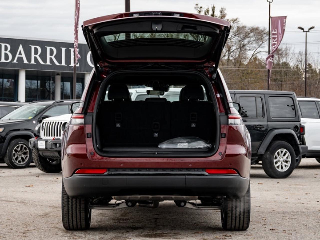 2025 Jeep Grand Cherokee Altitude Photo