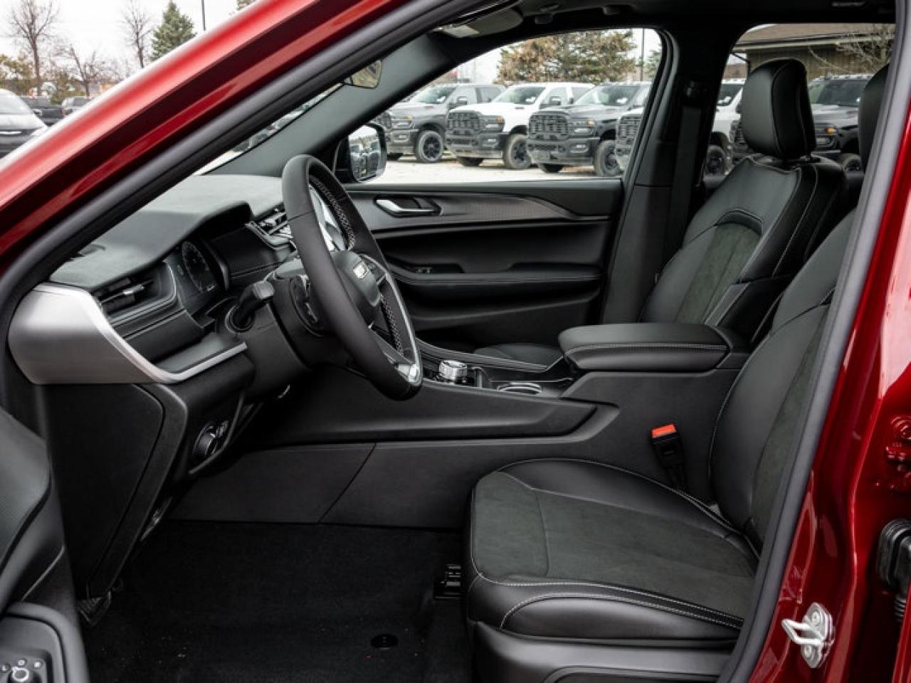 2025 Jeep Grand Cherokee Altitude Photo