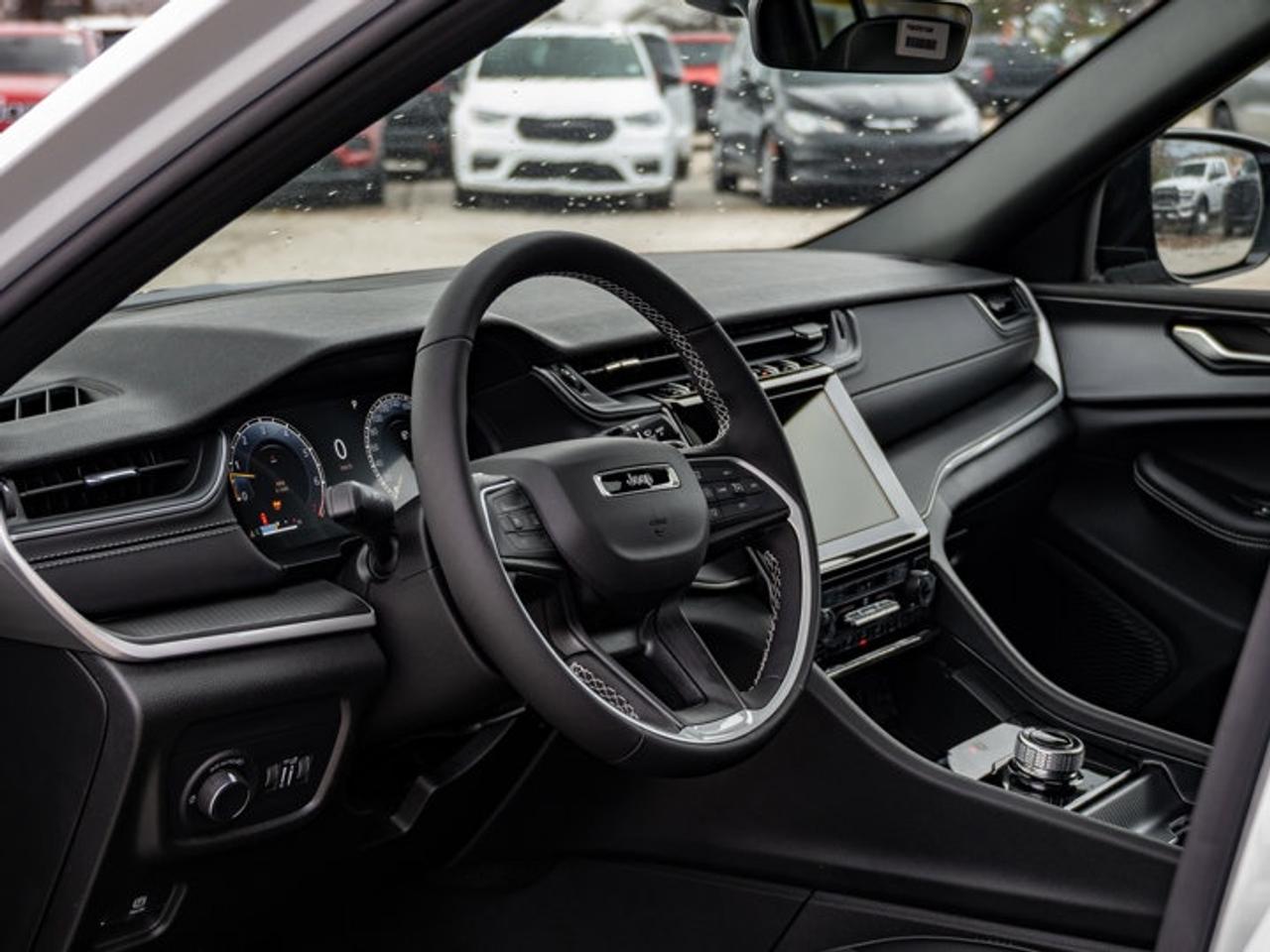 2025 Jeep Grand Cherokee Altitude Photo