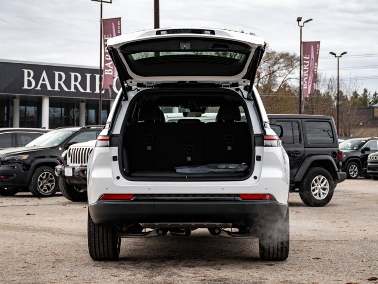 2025 Jeep Grand Cherokee Altitude Photo