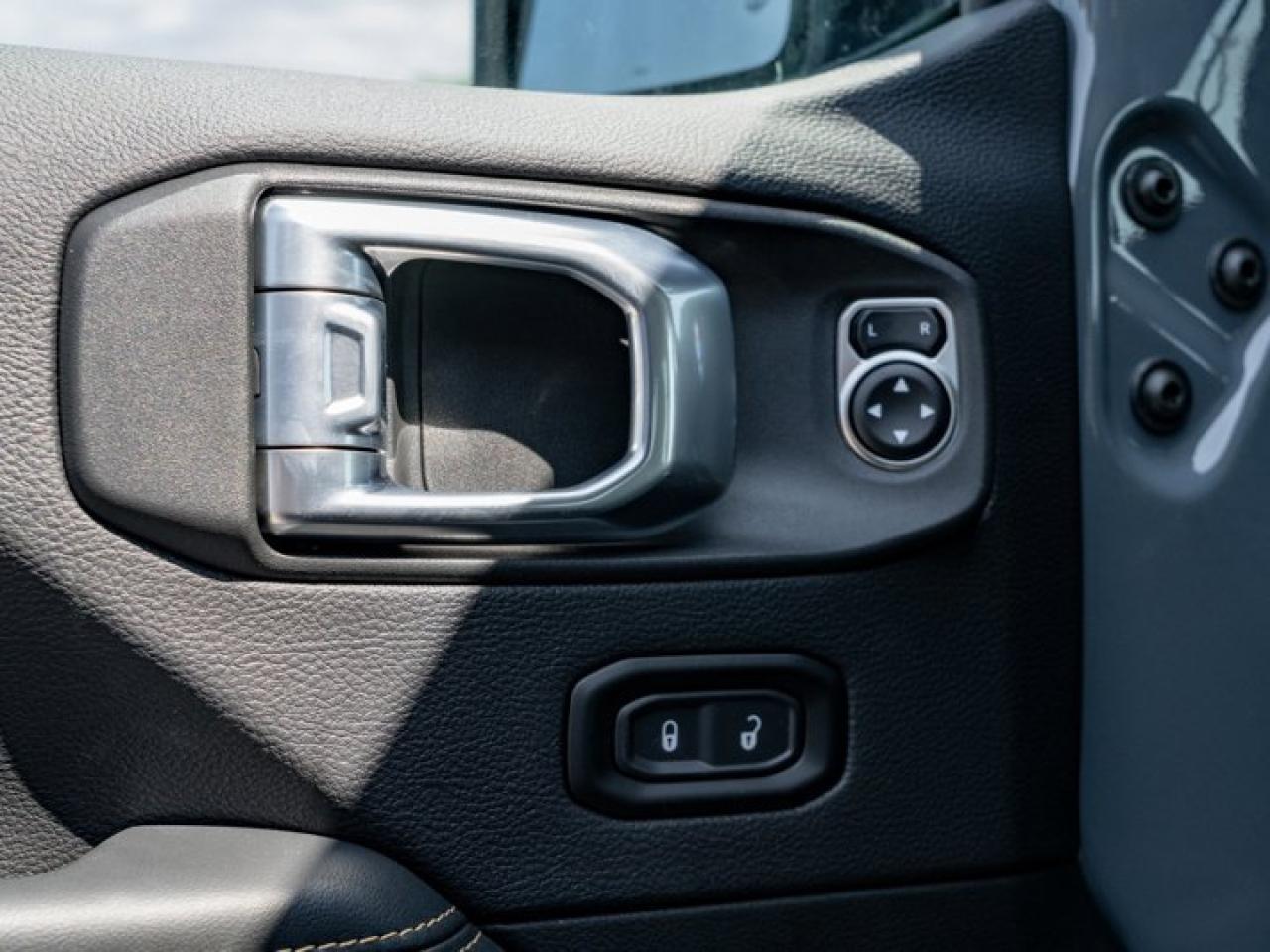 2024 Jeep Wrangler 4xe Sahara Photo