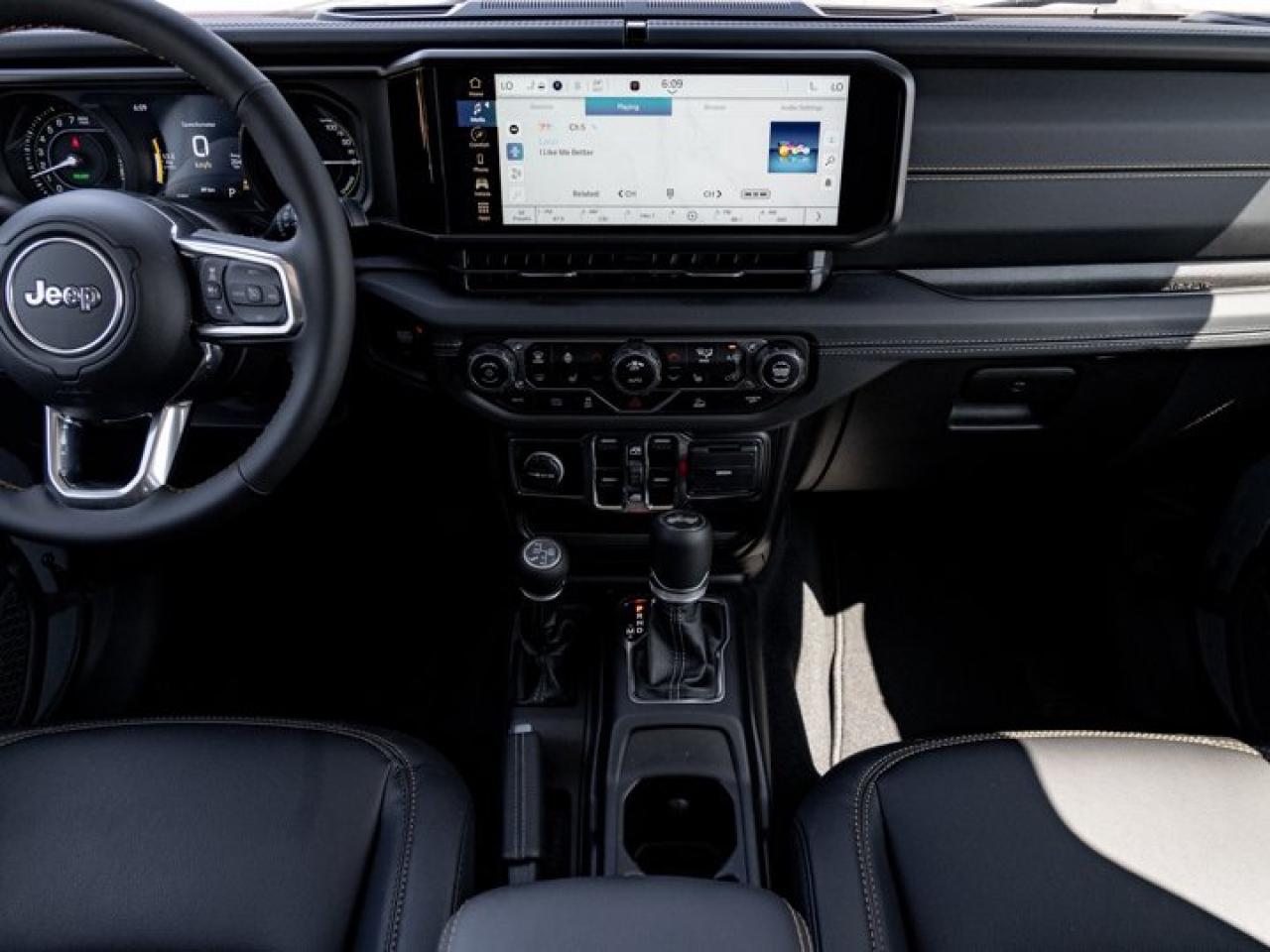 2024 Jeep Wrangler 4xe Sahara Photo