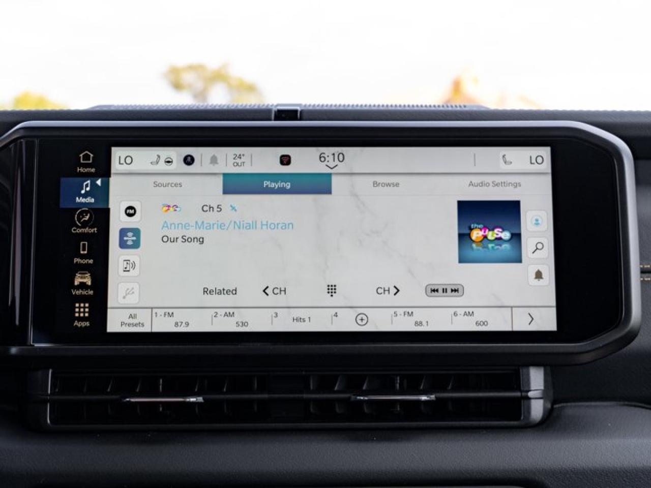 2024 Jeep Wrangler 4xe Sahara Photo